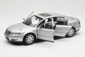 Volkswagen Phaeton D1 Silver Metallic AUTOart 1:18 79742 Kov – obrázek 2 z 8