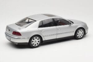 Volkswagen Phaeton D1 Silver Metallic AUTOart 1:18 79742 Kov – obrázek 3 z 8