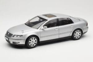 Volkswagen Phaeton D1 Silver Metallic AUTOart 1:18 79742 Kov