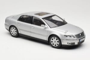 Volkswagen Phaeton D1 Silver Metallic AUTOart 1:18 79742 Kov – obrázek 6 z 8