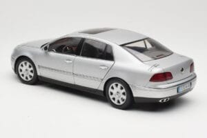 Volkswagen Phaeton D1 Silver Metallic AUTOart 1:18 79742 Kov – obrázek 7 z 8