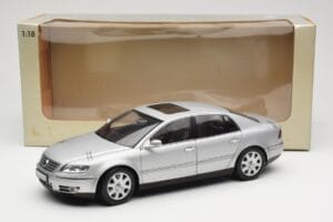 Volkswagen Phaeton D1 Silver Metallic AUTOart 1:18 79742 Kov – obrázek 8 z 8