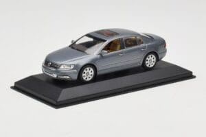 Volkswagen Phaeton Light Blue Metallic Minichamps 1:43 VW002 Kov – obrázek 2 z 4