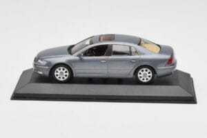 Volkswagen Phaeton Light Blue Metallic Minichamps 1:43 VW002 Kov