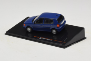 Volkswagen Polo Mk3 Modrý IXO 1:43 CLC579N Kov – obrázek 3 z 4