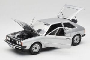 Volkswagen Scirocco GT Mk1 Silver Metallic Revell 1:18 08833 Kov – obrázek 2 z 8