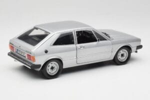Volkswagen Scirocco GT Mk1 Silver Metallic Revell 1:18 08833 Kov – obrázek 3 z 8