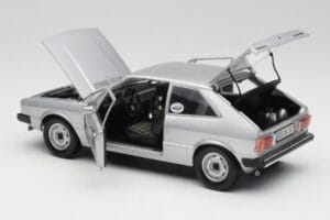 Volkswagen Scirocco GT Mk1 Silver Metallic Revell 1:18 08833 Kov – obrázek 5 z 8