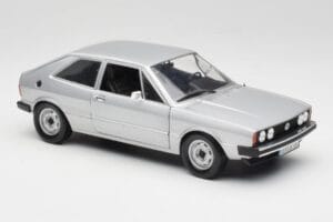 Volkswagen Scirocco GT Mk1 Silver Metallic Revell 1:18 08833 Kov – obrázek 6 z 8