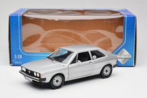 Volkswagen Scirocco GT Mk1 Silver Metallic Revell 1:18 08833 Kov – obrázek 8 z 8