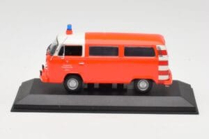 Volkswagen T2 Bus Hasiči Frankfurt Červené Nárazníky Minichamps 1:43 400053091-V1 Kov