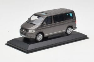 Volkswagen T5 Bus Bronze Metallic Minichamps 1:43 4039378412203 Kov – obrázek 2 z 4
