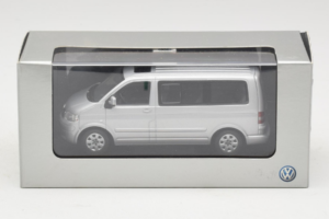 Volkswagen T5 Bus Stříbrný Minichamps 1:43 T5003 Kov – obrázek 4 z 4