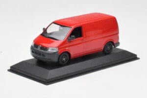 Volkswagen T5 Dodávkový Vůz Červený & Černá Kola Minichamps 1:43 400052260-B Kov – obrázek 2 z 4