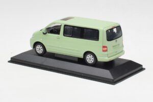 Volkswagen T5 Multivan California Limetkově Zelený Dealer Minichamps 1:43 400052201-D1 Kov – obrázek 3 z 4