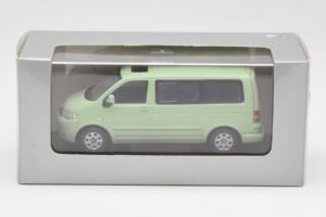Volkswagen T5 Multivan California Limetkově Zelený Dealer Minichamps 1:43 400052201-D1 Kov – obrázek 4 z 4