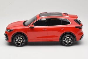 Volkswagen Tiguan eTSI R-Line Persimmon Red Metallic Otto 1:18 OT489 Pryskyřice – obrázek 3 z 6