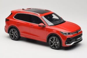 Volkswagen Tiguan eTSI R-Line Persimmon Red Metallic Otto 1:18 OT489 Pryskyřice – obrázek 4 z 6