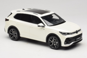 Volkswagen Tiguan R-Line Oryx White Pearl Otto 1:18 OT1219 Pryskyřice – obrázek 4 z 6