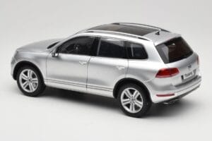 Volkswagen Touareg 7L Silver Metallic Kyosho 1:18 8821CS Kov – obrázek 7 z 8
