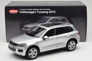 Volkswagen Touareg 7L Silver Metallic Kyosho 1:18 8821CS Kov – obrázek 8 z 8