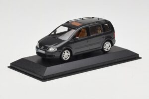 Volkswagen Touran 1T Tmavě Zelený Minichamps 1:43 400052101 Kov – obrázek 2 z 4