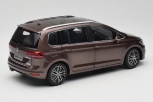 Volkswagen Touran 5T Hnědý Paudi Model 1:18 ZVE000003BRA Kov – obrázek 3 z 8