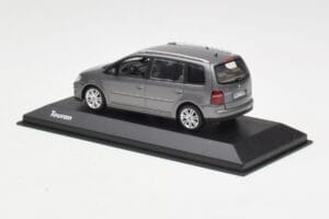 Volkswagen Touran Sport Platinum Grey Minichamps 1:43 TOURAN003 Kov – obrázek 3 z 4