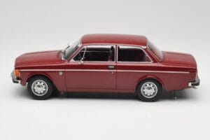 Volvo 142 Tmavě Červený MCG 1:18 MCG18443 Kov – obrázek 3 z 6