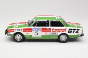 Volvo 142 #5 H. Mikkola / E. Rautanen Rally 1000 Lakes 1973 MCG 1:18 MCG18529R Kov – obrázek 3 z 6