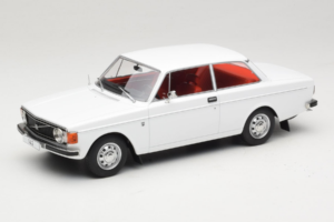Volvo 142 Bílý MCG 1:18 MCG18445 Kov