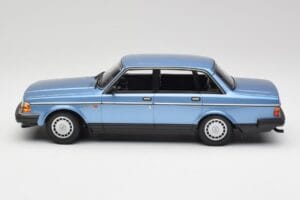 Volvo 240 GL Modrý Metalíza Minichamps 1:18 155171404 Kov – obrázek 3 z 6