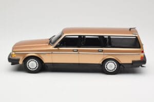 Volvo 240 GL Kombi Gold Metallic Minichamps 1:18 155171415 Kov – obrázek 3 z 6