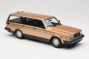 Volvo 240 GL Kombi Gold Metallic Minichamps 1:18 155171415 Kov – obrázek 4 z 6