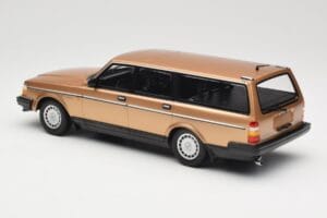 Volvo 240 GL Kombi Gold Metallic Minichamps 1:18 155171415 Kov – obrázek 5 z 6