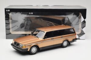 Volvo 240 GL Kombi Gold Metallic Minichamps 1:18 155171415 Kov – obrázek 6 z 6