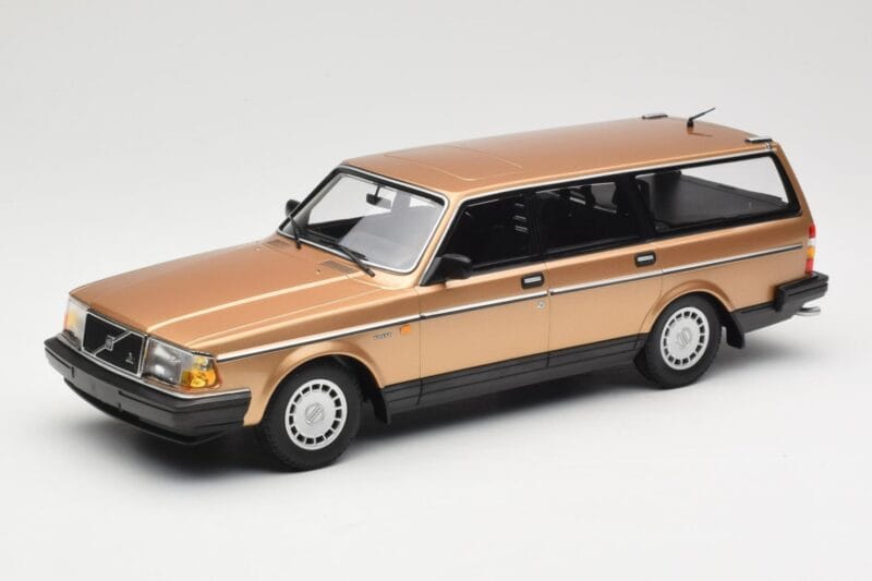 Volvo 240 GL Kombi Gold Metallic Minichamps 1:18 155171415 Kov