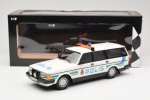 Volvo 240 GL Kombi Polis Sweden Minichamps 1:18 155171480 Kov – obrázek 6 z 6
