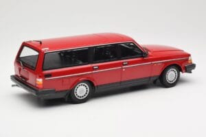 Volvo 240 GL Kombi Červený Minichamps 1:18 155171411 Kov – obrázek 2 z 6