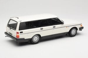 Volvo 240 GL Kombi Bílý Minichamps 1:18 155171412 Kov – obrázek 2 z 6