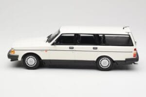 Volvo 240 GL Kombi Bílý Minichamps 1:18 155171412 Kov – obrázek 3 z 6