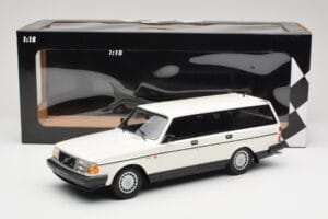 Volvo 240 GL Kombi Bílý Minichamps 1:18 155171412 Kov – obrázek 6 z 6