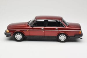 Volvo 240 GL Dark Red Metallic Minichamps 1:18 155171406 Kov – obrázek 3 z 6