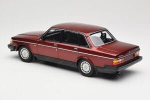 Volvo 240 GL Dark Red Metallic Minichamps 1:18 155171406 Kov – obrázek 5 z 6
