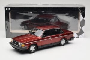 Volvo 240 GL Dark Red Metallic Minichamps 1:18 155171406 Kov – obrázek 6 z 6