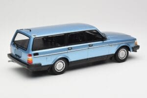 Volvo 240 GL Estate Blue Metallic Minichamps 1:18 155171414 Kov – obrázek 2 z 6