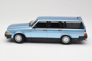 Volvo 240 GL Estate Blue Metallic Minichamps 1:18 155171414 Kov – obrázek 3 z 6
