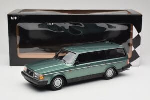 Volvo 240 GL Estate Green Metallic Minichamps 1:18 155171410 Kov – obrázek 6 z 6