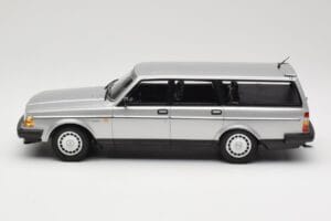 Volvo 240 GL Estate Stříbrný Minichamps 1:18 155171416 Kov – obrázek 3 z 6