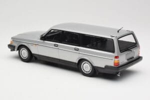 Volvo 240 GL Estate Stříbrný Minichamps 1:18 155171416 Kov – obrázek 5 z 6